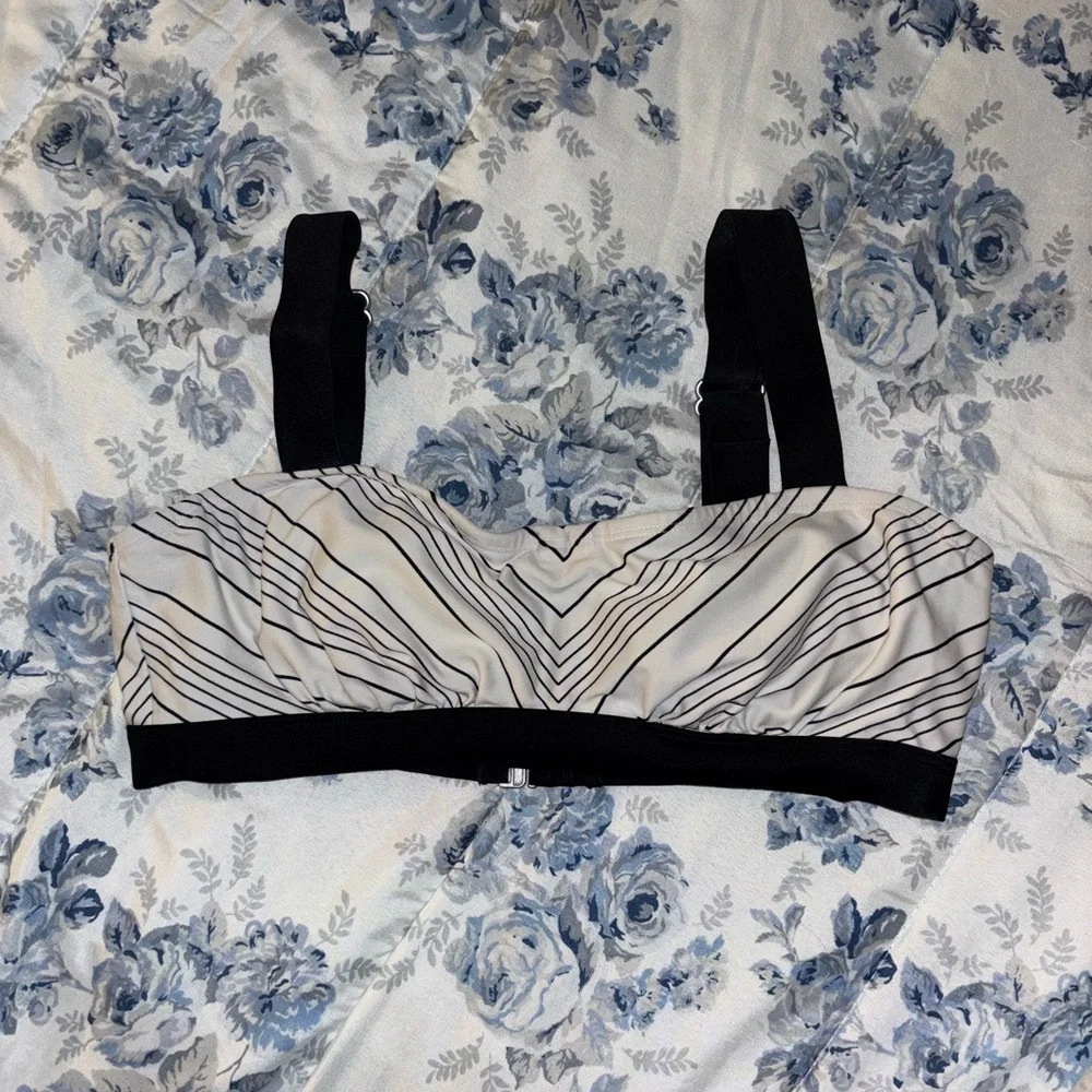 Black & white bikini top